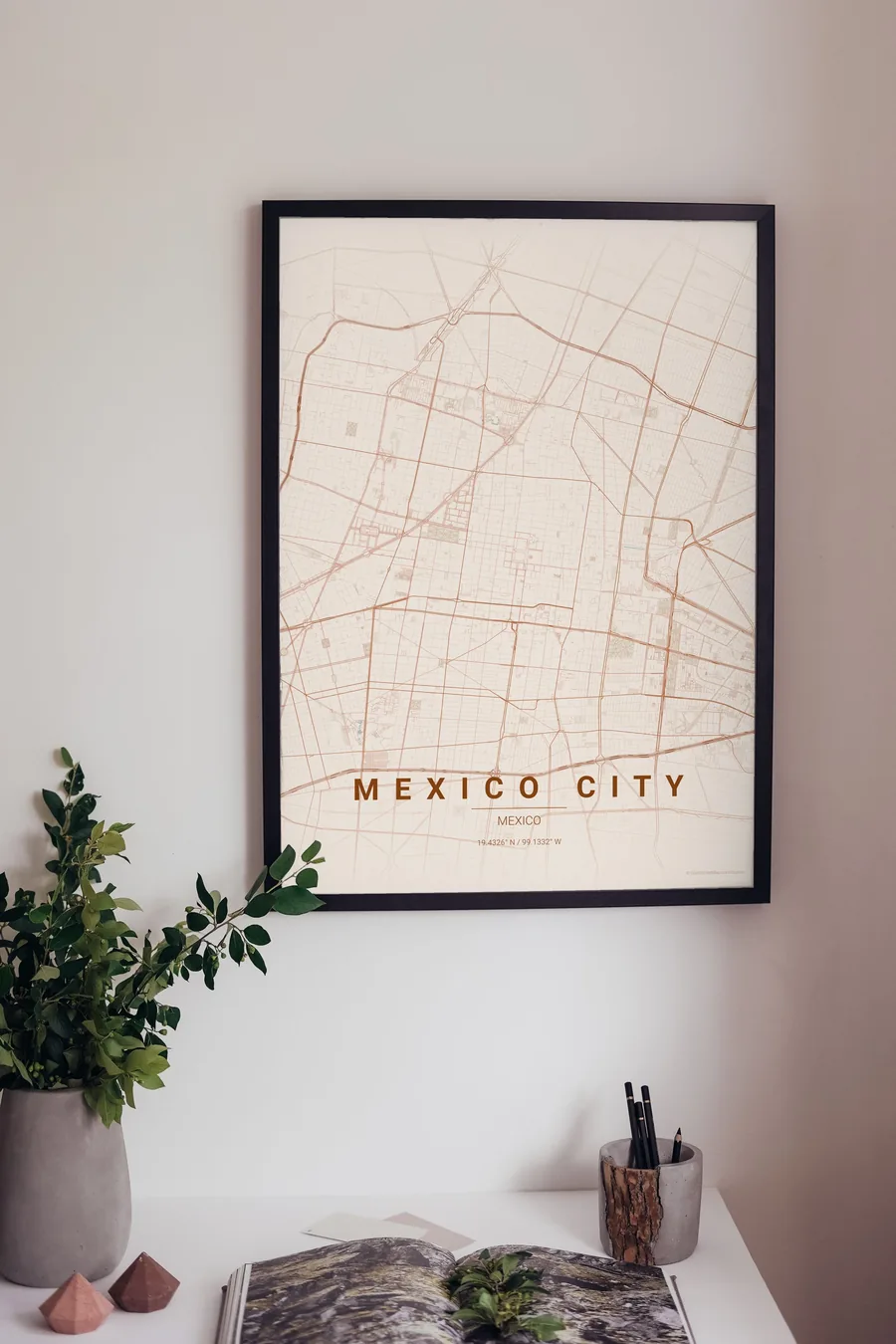 Poster de la carte de Mexico encadré sur un mur de salon